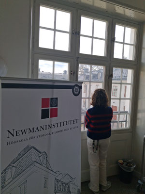 Auf der Arbeit im Newmaninstitut.