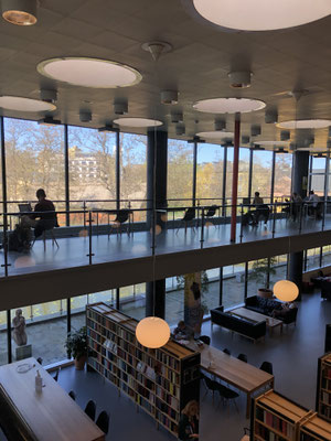 Bibliothek in Lyngby, wo ich gerne nach der Schule war.