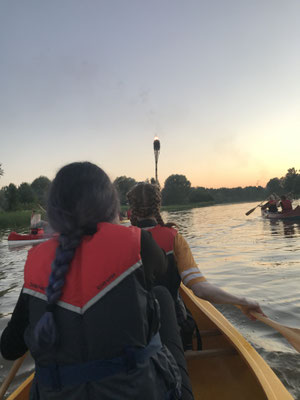 Bootsfahrt bei Sonnenuntergang.