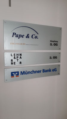Echtglasschilder mit Edelstahlpunkthaltern München