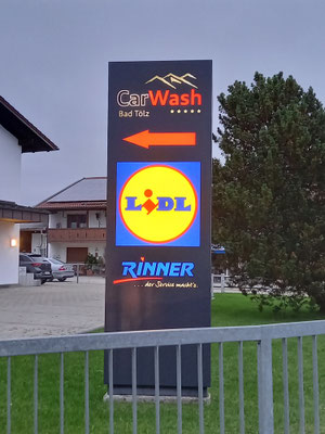 Aluminium Leuchtpylon Logos ausgefräst