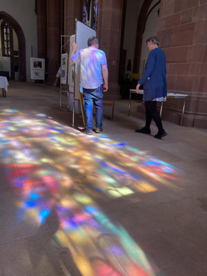 Das Lichtspiel auf dem Kirchenboden, fotgrafiert von Gudrun Specht während dem Ausstellungsaufbau´v´´´´´´´´