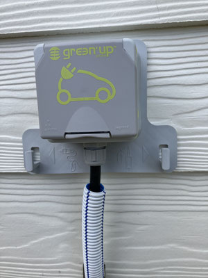nouveau 2024  Prise Green'up recharge voitures électrique sur demande avec supplément -*recharge vélos gratuit
