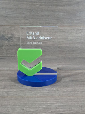 Mooie opdracht; 350 awards gegraveerd, in elkaar gezet en verpakt in een transparante doos.