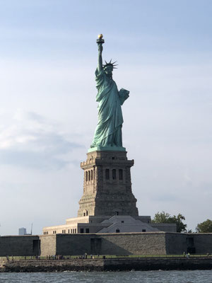 Wir haben die Freiheitsstatue nur aus der Ferne gesehen, wie die Einwanderer damals