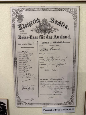 So sah früher ein Reisepass ins Ausland aus. Die Ehefrau ist nicht namentlich erwähnt, darf aber mit