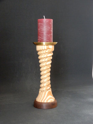 Kerzenständer Fichte / Schwarznuss / Messing,   ca. 27 x 10 cm,   CHF 65.-