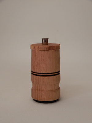 Pfeffer/Stahl, Buchenholz, Reisegrösse: ca. 5 x 10,5 cm (XL-Innenraum), CHF 65.-