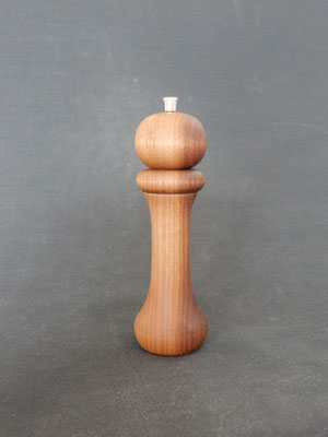Pfeffer / Stahl,     Schwarznuss (Kern/Splint),     ca. 6 x 20 cm,     CHF 85.-,   Lieferbar