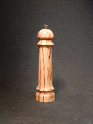Pfeffer/Stahl,   Ölbaum,   ca. 5,5 x 20 cm,   CHF 100.-