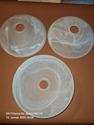 Art.-Nr. 1025 Lampenschirm, 3er-Pack, Tellerform, weiß, Ø 14,5 cm, Fassung Ø 2,4 cm, CFJ-Preis 21,- Euro