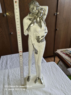 Art.-Nr. 1023 Deko-Skulptur "Liebespaar" Weiß/Silber, 42 cm, Plastikmasse, Neupreis 65,- Euro, 1A-Zustand, CFJ-Preis 35,- Euro