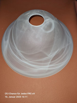 Art.-Nr. 1032 Lampenschirm, Einzelstück, H 11,5 cm, Ø 28,0 cm, Fassung Ø 4,3 cm CFJ-Preis 18,00 Euro