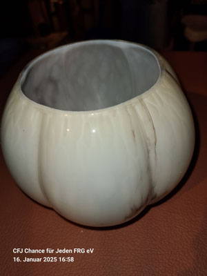 Art.-Nr. 1035 Lampenschirm, Einzelstück, 50er-Jahre, pastellgrün, braun meliert, H 12,0 cm, Ø 15,0 cm, Fassung Ø 4,5 cm, CFJ-Preis 24,00 Euro