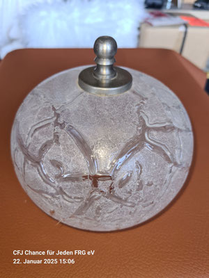 Art.-Nr. 1037, Lampenschirm, Glas, Metallspitze, Ø 15,0 cm, H 17,0 cm, Fassung Ø 4,0 cm, CFJ-Preis 14,50 Euro