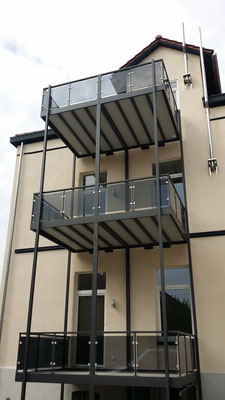 Balkon Glas getönt Sicherheitsglas Mehlhose Balkoplan feuerverzinkt farbbeschichtet
