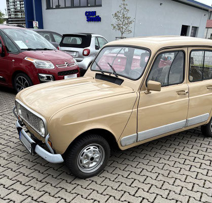 Renault R4 high level Aufbereitung innen aussen Cars Styles Bickenbach