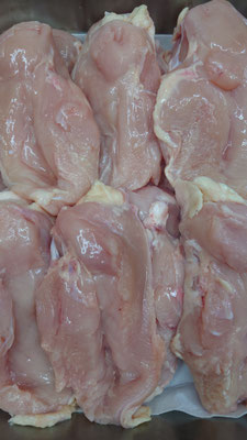 国産　若鶏むね肉　100ｇ/88円(税込95円)