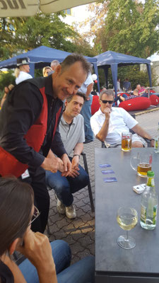 Walking Act in Stuttgart fasziniert mit Zauberei & Mentalmagie. Geeignet für Sommerfeste, Mitarbeiterfeier, Weihnachtsfeier, Incentives, Mitarbeiter Motivation mit dem Walking Act mit Magic Oli Wonder & Steffi Wonder. Walk Act der Sonderklasse.