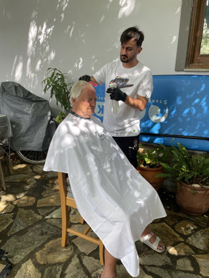 Aber vorher noch rasch zum Friseur