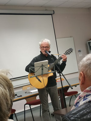 Notre conférencier, philosophe et chanteur