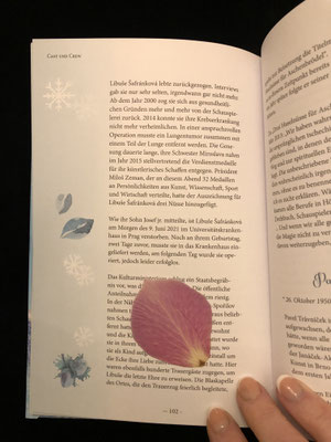 Eine habe ich selber behalten. Ein Blatt daraus kam in jedes Buch.