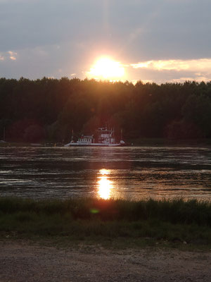 Abendstimmung am Standplatz, Rhein bei Neuburgweiher 