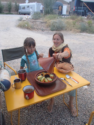 Tajine auf Campingplatz