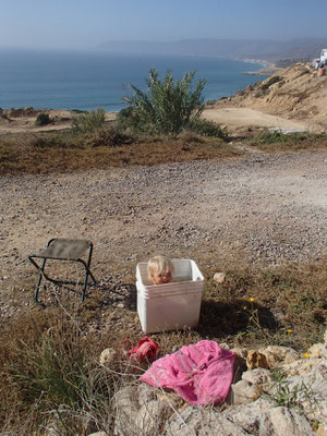 Sarah in der Badewanne, terre de ocean