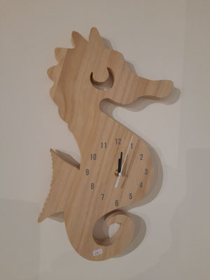 Seepferdchenuhr  aus Holz von Bloomingville 37€