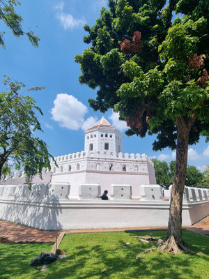 Phra Sumen Fort