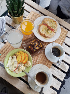 Frühstück im Chocolataria das Flores