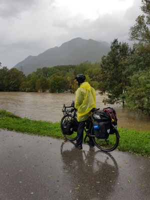 Überschwemmungen auf dem Weg nach Agno