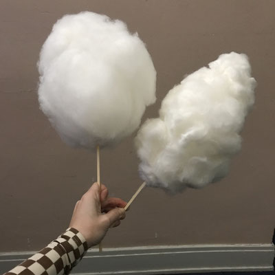 Requisitenbau Fake-Zuckerwatte © Elena Vonderau