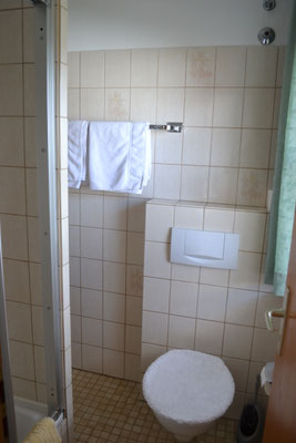 Toilette mit Dusche