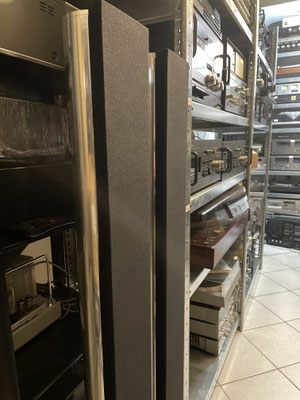 Bang and Olufsen BeoLab 8000 Aktivlautsprecher Frontansicht Orgelpfeife