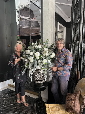 bouquet-de-fleurs-artificielles-haut-de-gamme-realises-sur-mesure-pour-le-palais-ronsard-marrakech