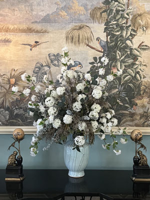 bouquet-de-fleurs-artificielles-haut-de-gamme-realises-sur-mesure-pour-le-palais-ronsard-marrakech