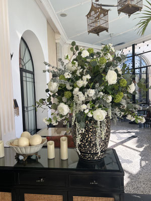 bouquet-de-fleurs-artificielles-haut-de-gamme-realises-sur-mesure-pour-le-palais-ronsard-marrakech