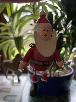Santa - as we well know - is a busy man and gives an arm and leg to get his job done... or at least a foot he did in this case. :o