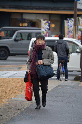 2024年2月4日（日）この日の礼拝説教と講演をしてくださる上島一高先生が宿泊先から歩いて教会に到着です。森牧師とは2000年頃、新潟地区で出会い今に至りました。