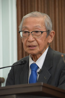 2022年1月30日（日）とても93歳とは思えないほどお元気です。杖も必要とされず、しっかりと歩かれ、説教も、ふかく、わかりやすく、やさしく語って下さいました。聴衆一人ひとりの人生に引きよせて聴く時間になりました。「あさがおは　光を待ちて　闇に咲く」とのご自身の詩もお聴きしました。