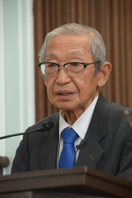 2022年1月30日（日）とても93歳とは思えないほどお元気です。杖も必要とされず、しっかりと歩かれ、説教も、ふかく、わかりやすく、やさしく語って下さいました。聴衆一人ひとりの人生に引きよせて聴く時間になりました。「あさがおは　光を待ちて　闇に咲く」とのご自身の詩もお聴きしました。
