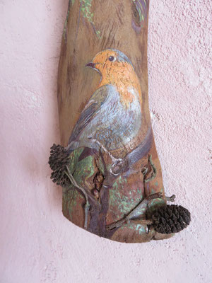 Françoise Trotabas - rouge gorge - écorce d'eucalyptus - peinture à l'huile - pommes de pins - branche 