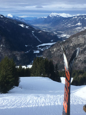 Skis prêts pour une belle descente !