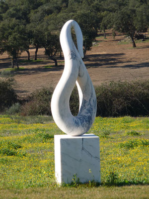 Sem Título, 2015, Mármore Estremoz Rosa Venado, 266 x  80 x 65 cm