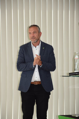 Redner bei der Generalversammlung