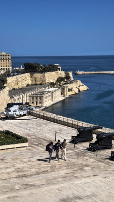 Ricasoli en St Elmo`s vuurtoren in Valletta, Malta
