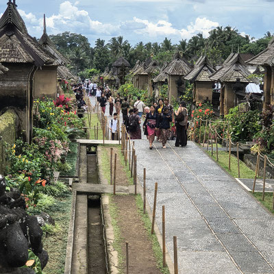 De dorpelingen bewaren hun traditionele cultuur nog steeds in hun dagelijks leven in Penglipuran