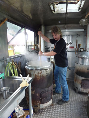 Arbeit im Küchenwagen